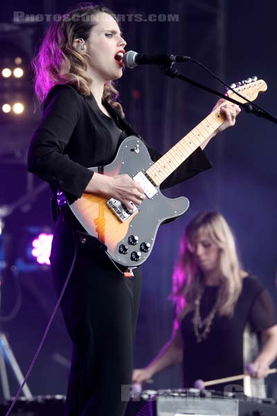 ANNA CALVI - 2014-08-15 - SAINT MALO - Fort de St Pere - 